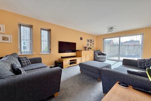 20' Lounge- click for photo gallery